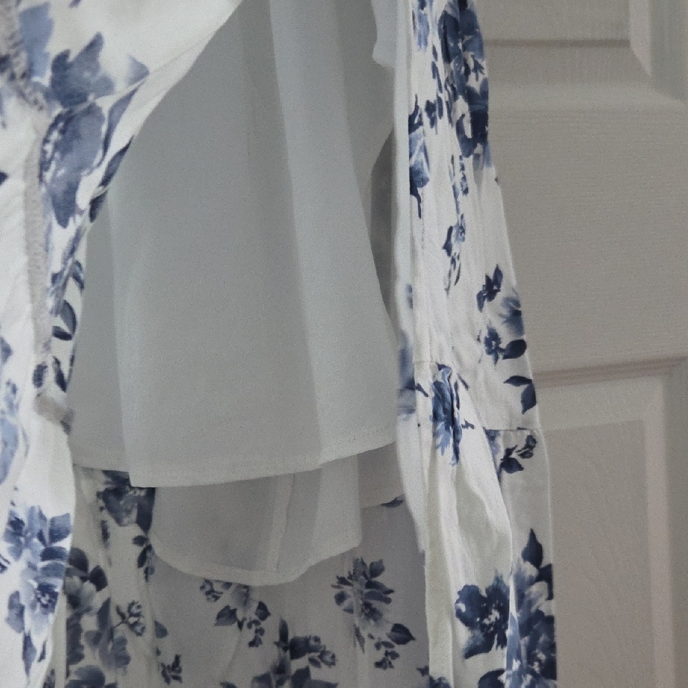 Hollister Blue and White Floral Midi Dress - Picture 7 of 9